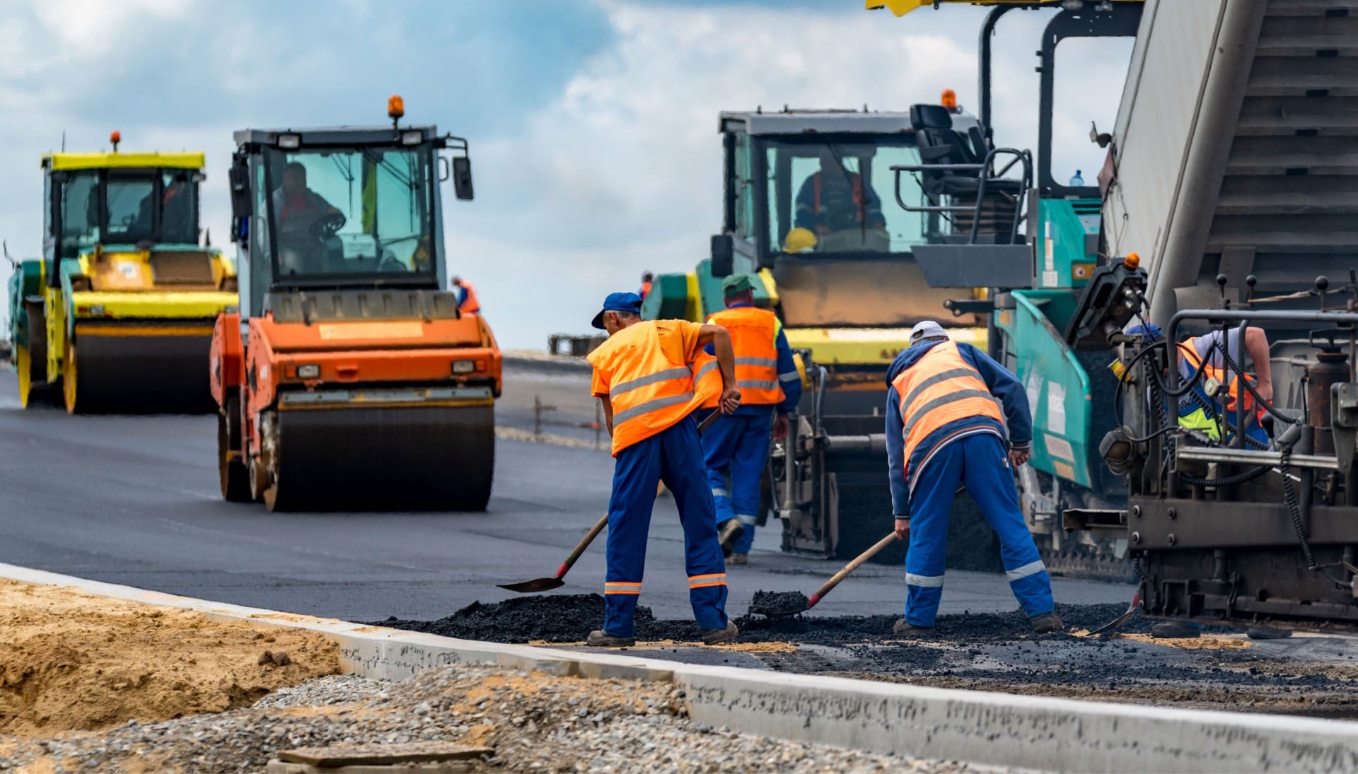 Reliable asphalt construction services in Youngstown, OH for various projects.